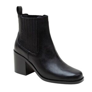 NWOT L.PAOLO Black Boots size 5M - store return see small nick on heel